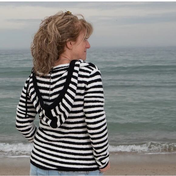 Official Mermaid Gear Race Point Fleece Striped Hoodie - Picture 2 of 9